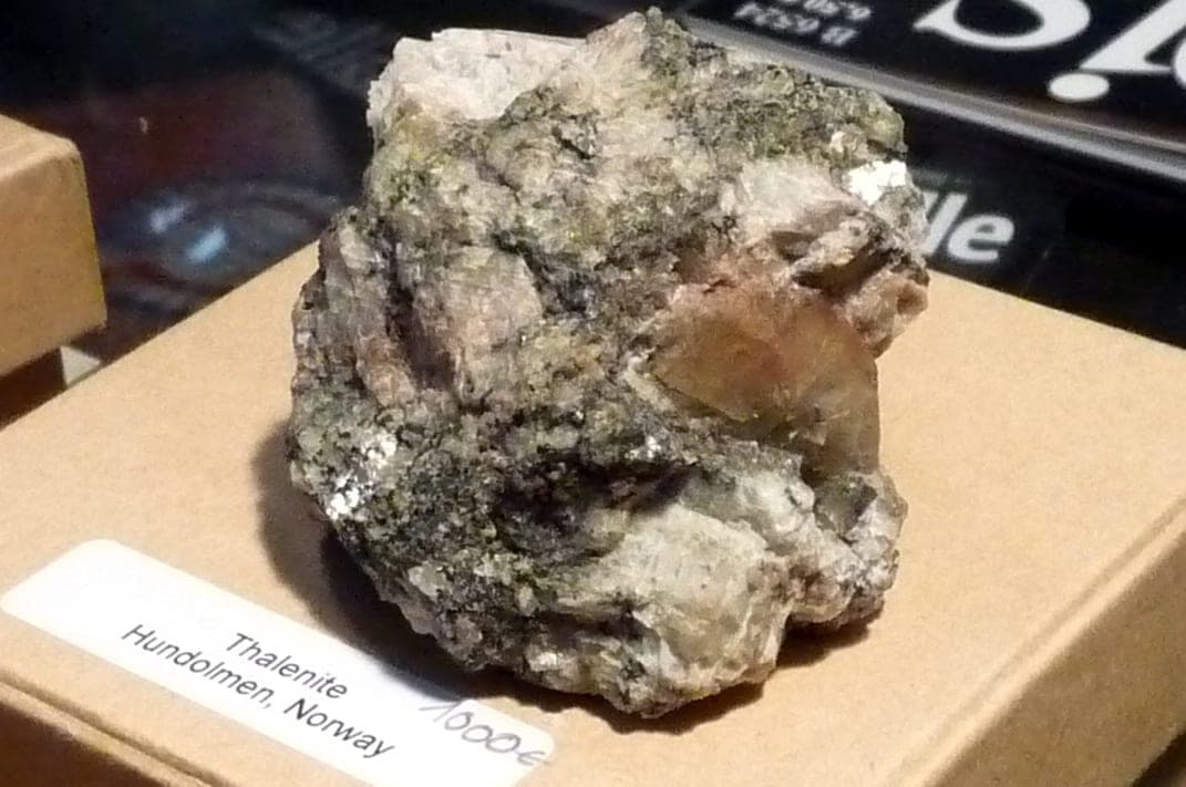 Thalénite-(Y) mineral — Thalénite (Y) 423009