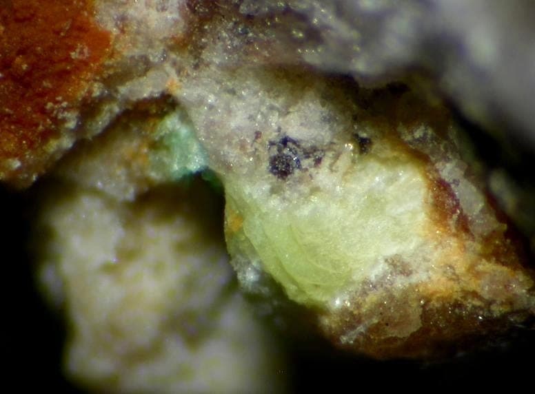 Threadgoldite mineral