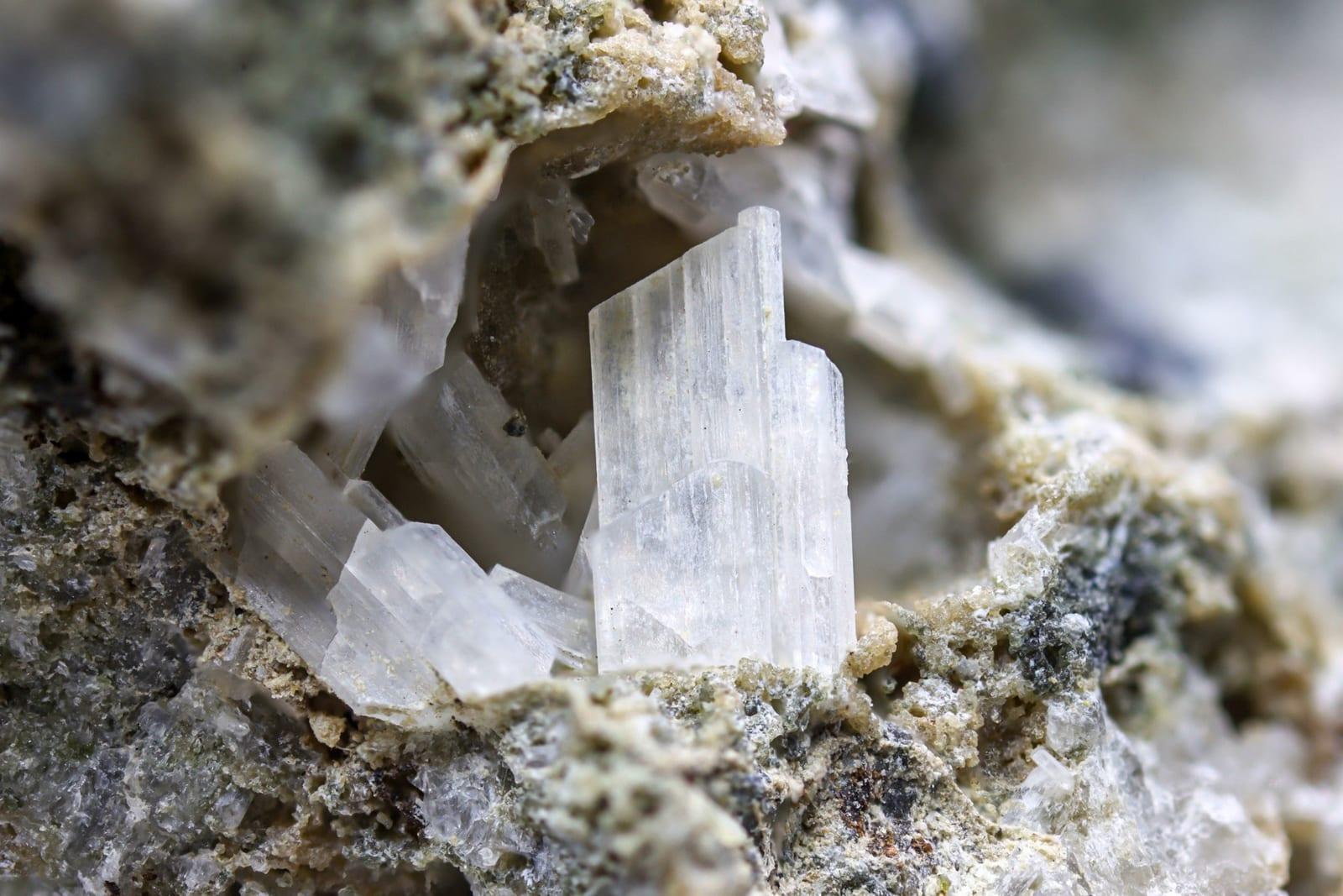 Tuscanite mineral