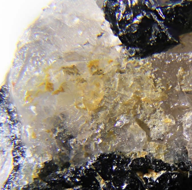 Tusionite mineral