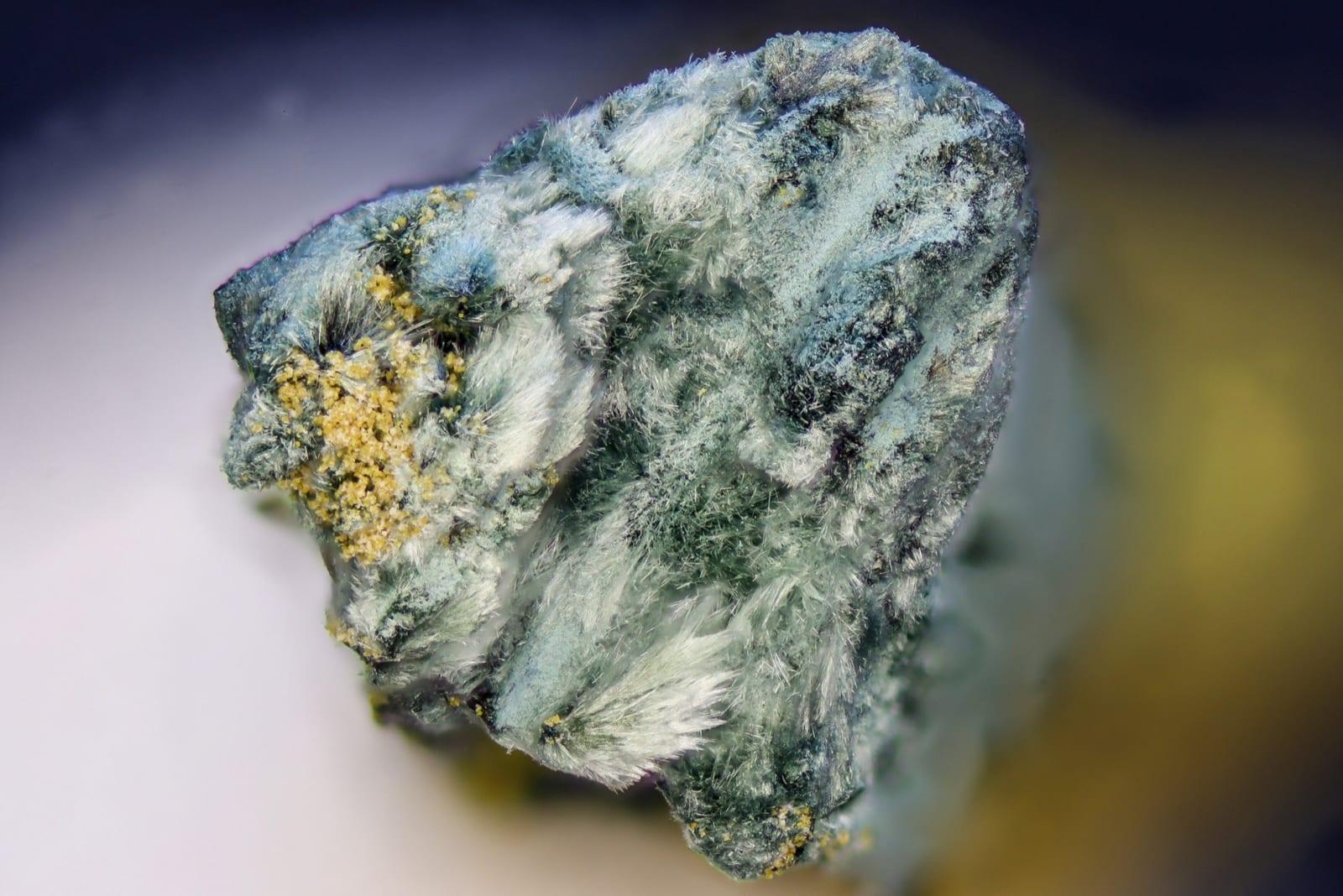 Tvrdýite mineral — Tvrdyite AndreRobbemond FOV5mm 8