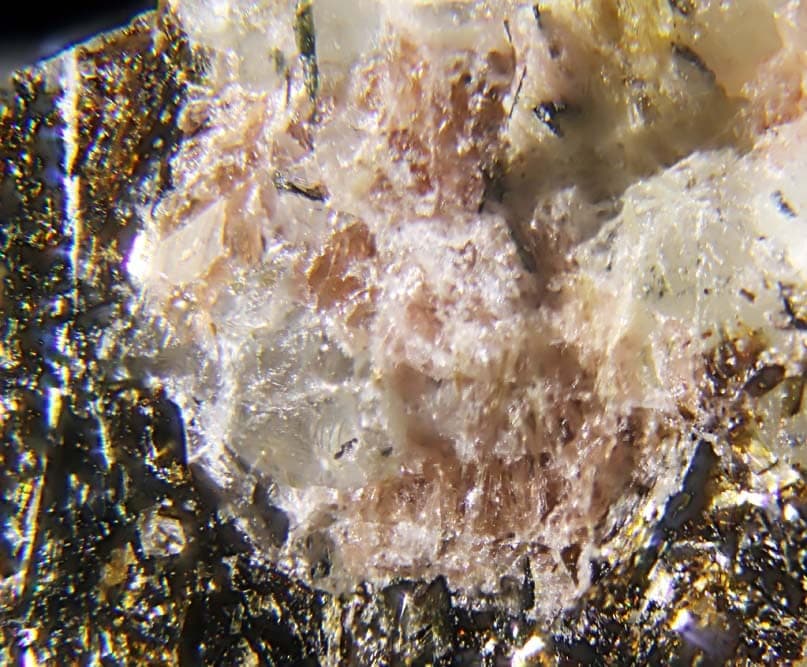 Umbite mineral
