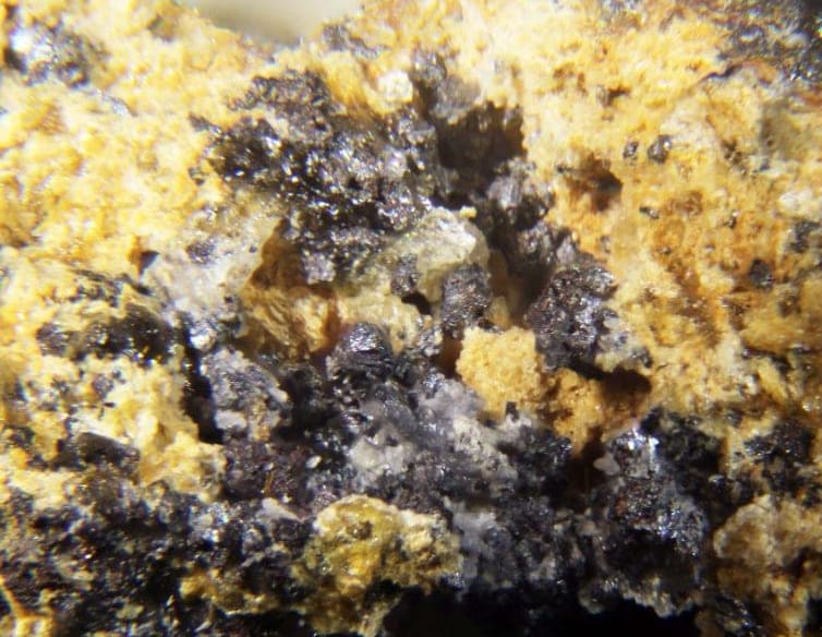 Ustarasite mineral