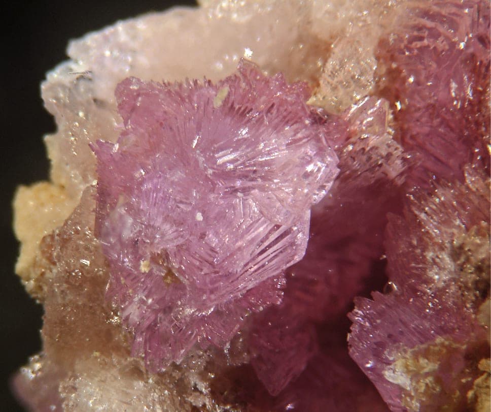 Villyaellenite mineral