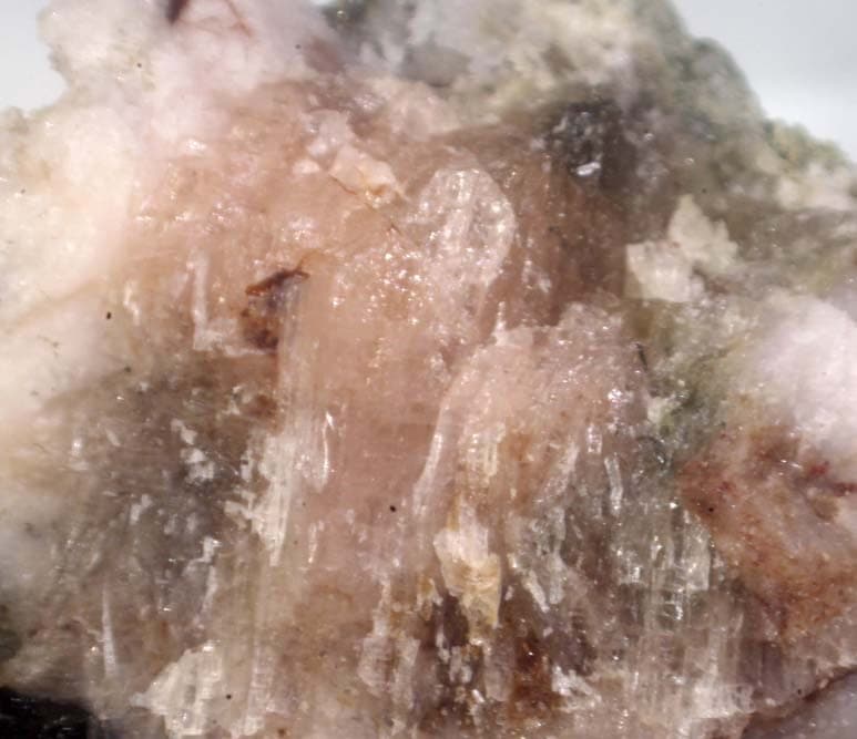 Vitusite-(Ce) mineral — Vitusite (Ce)