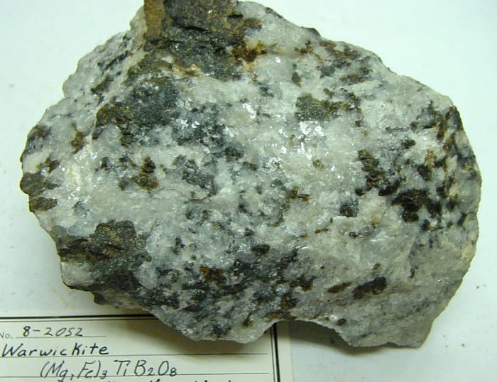 Warwickite mineral