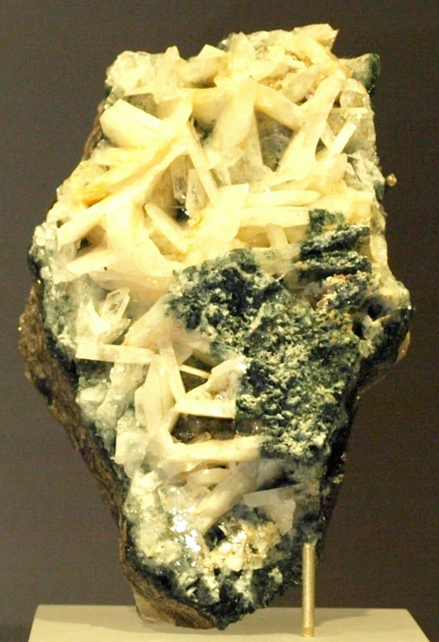 Whitlockite mineral