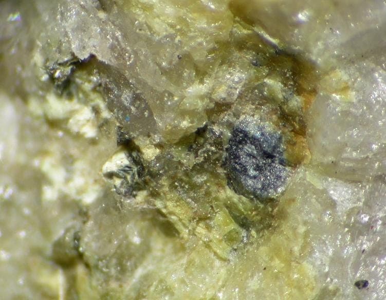 Zavaritskite mineral