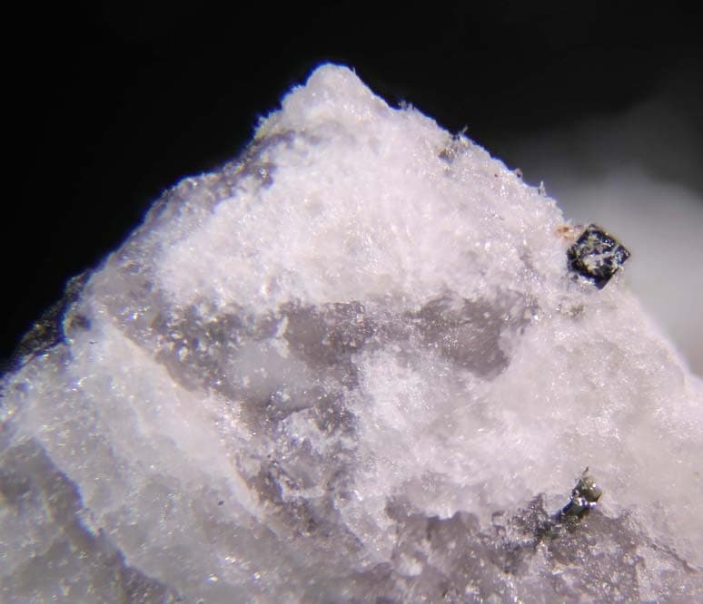 Zirsinalite mineral