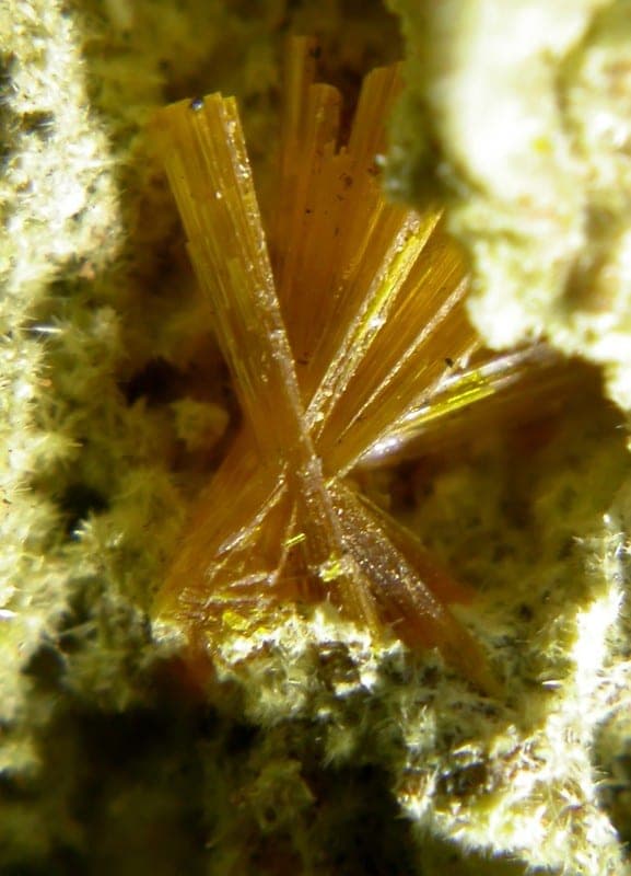 Becquerelite mineral