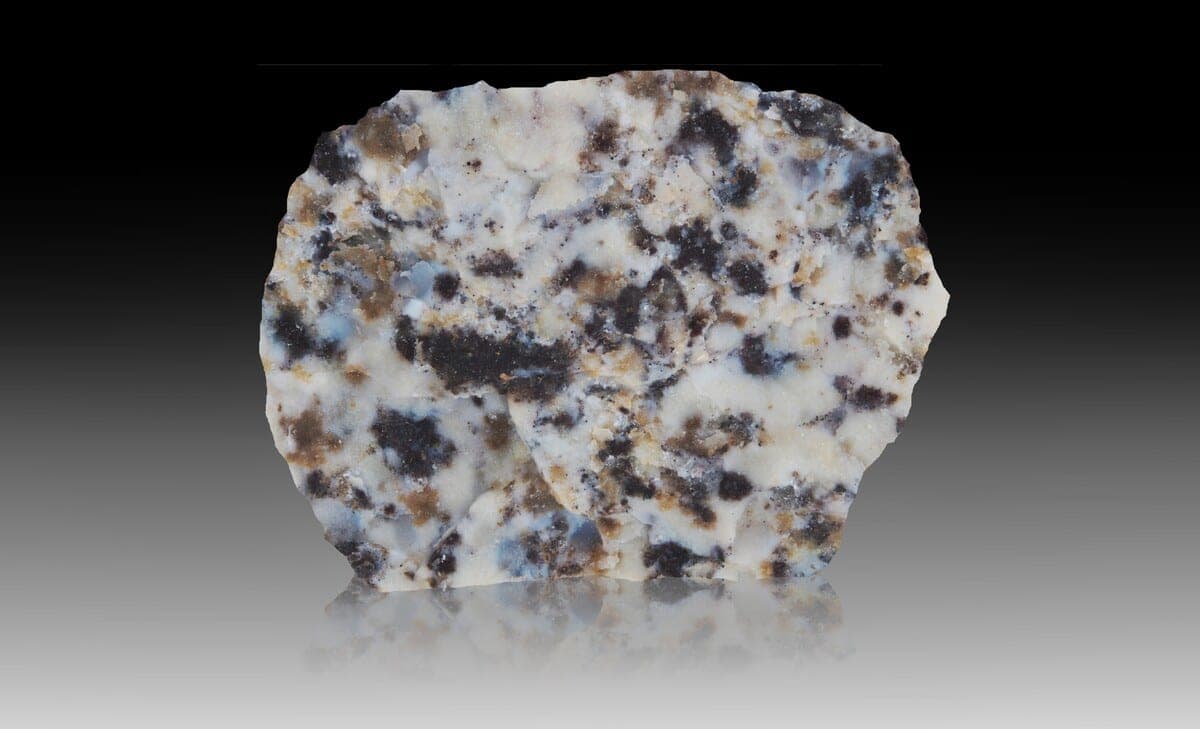 Bredigite mineral