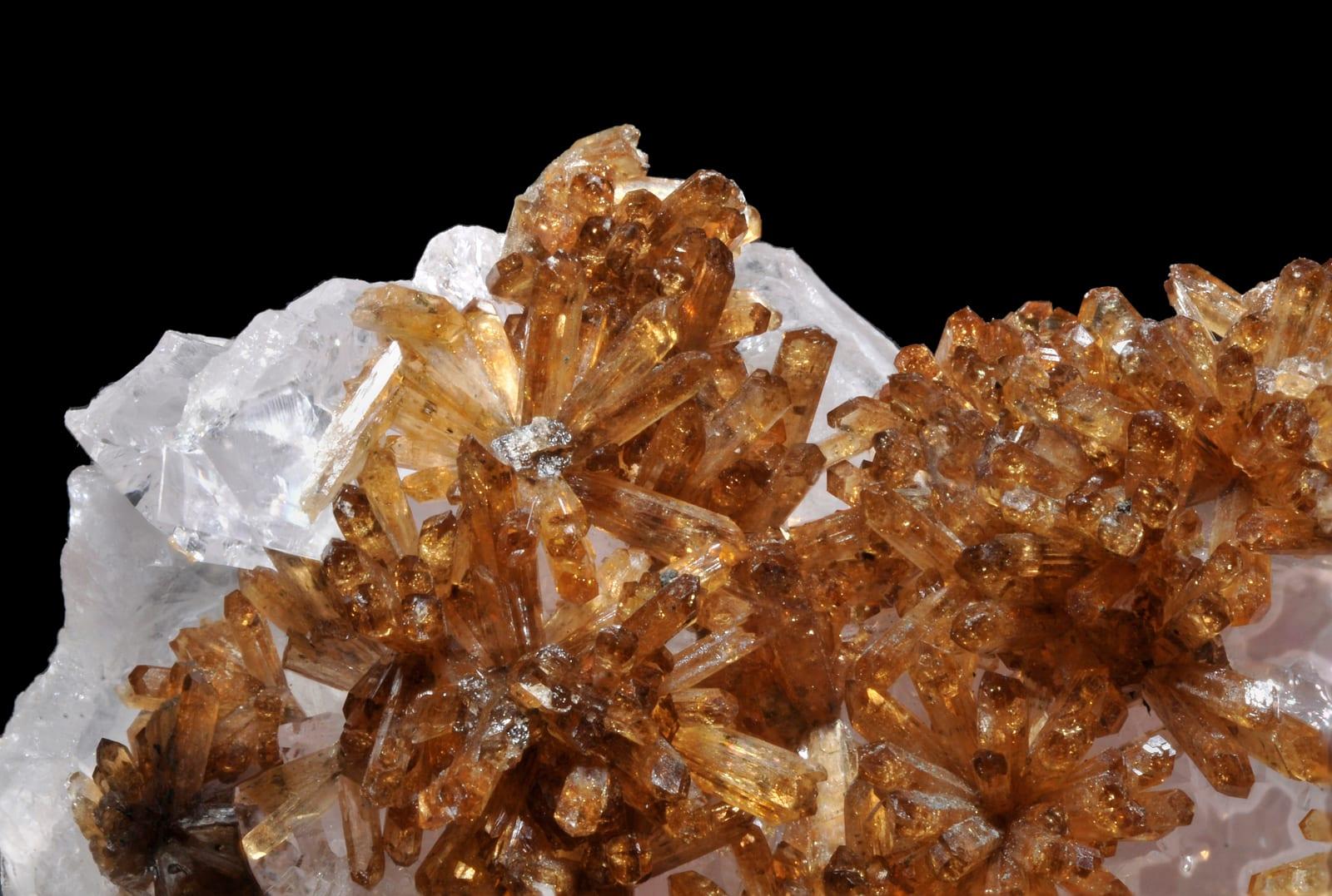 Eosphorite mineral