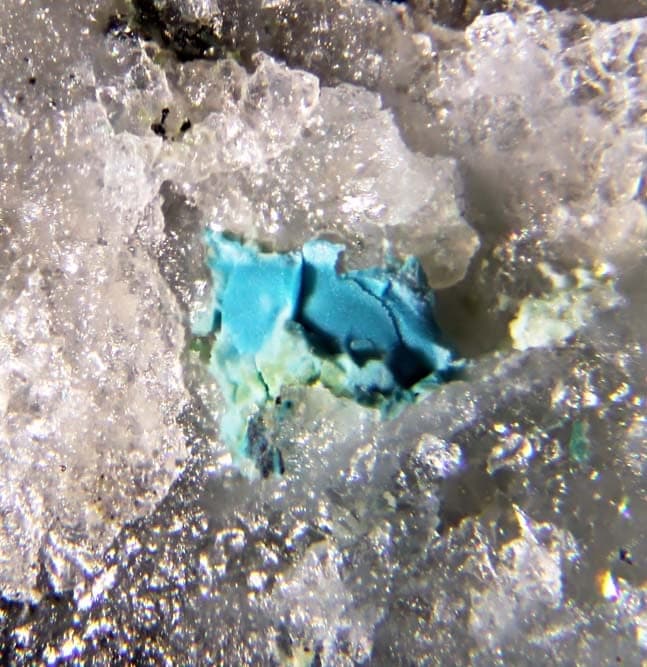 Eurekadumpite mineral