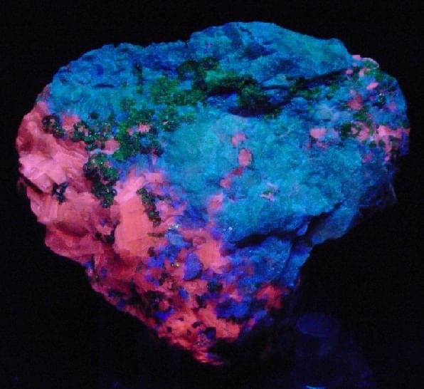 Hardystonite mineral