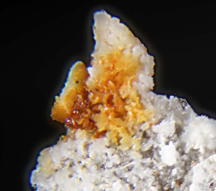 Hydrocalumite mineral