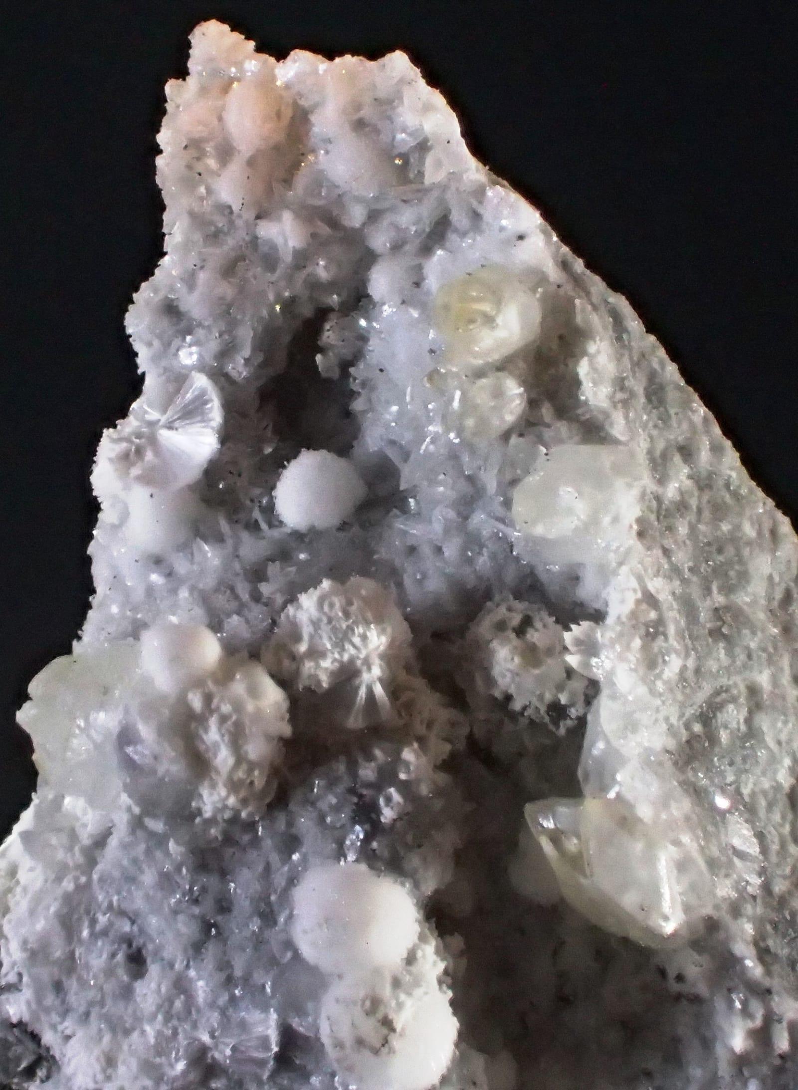 Hydrodresserite mineral