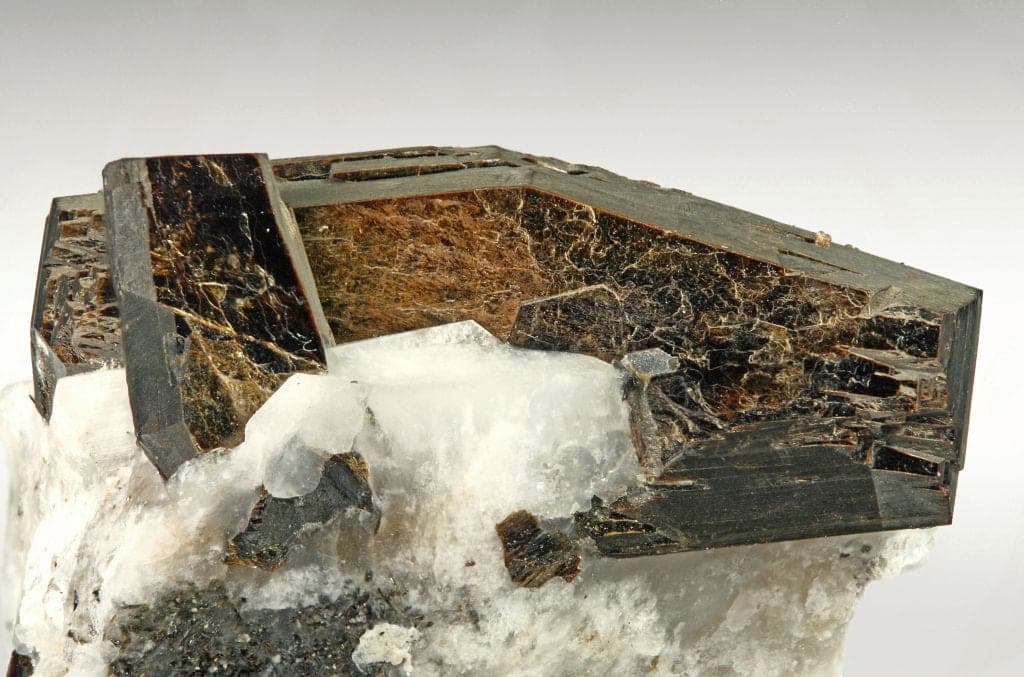 Kupletskite mineral