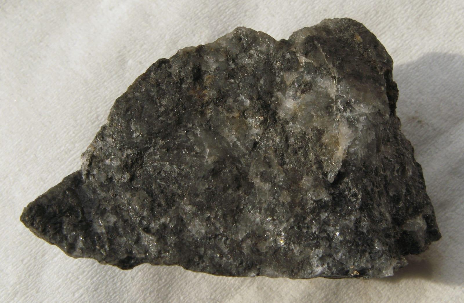 Maldonite mineral