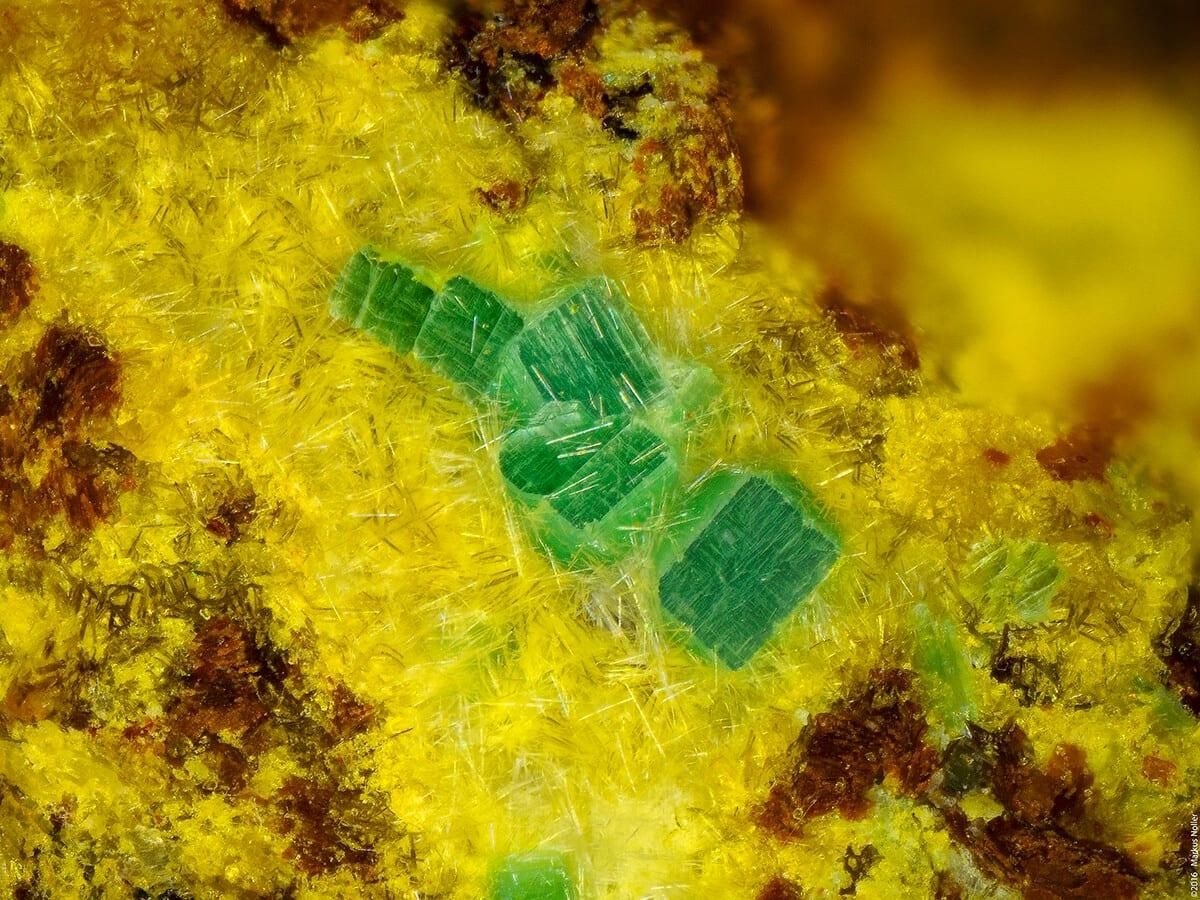 Metavanmeersscheite mineral