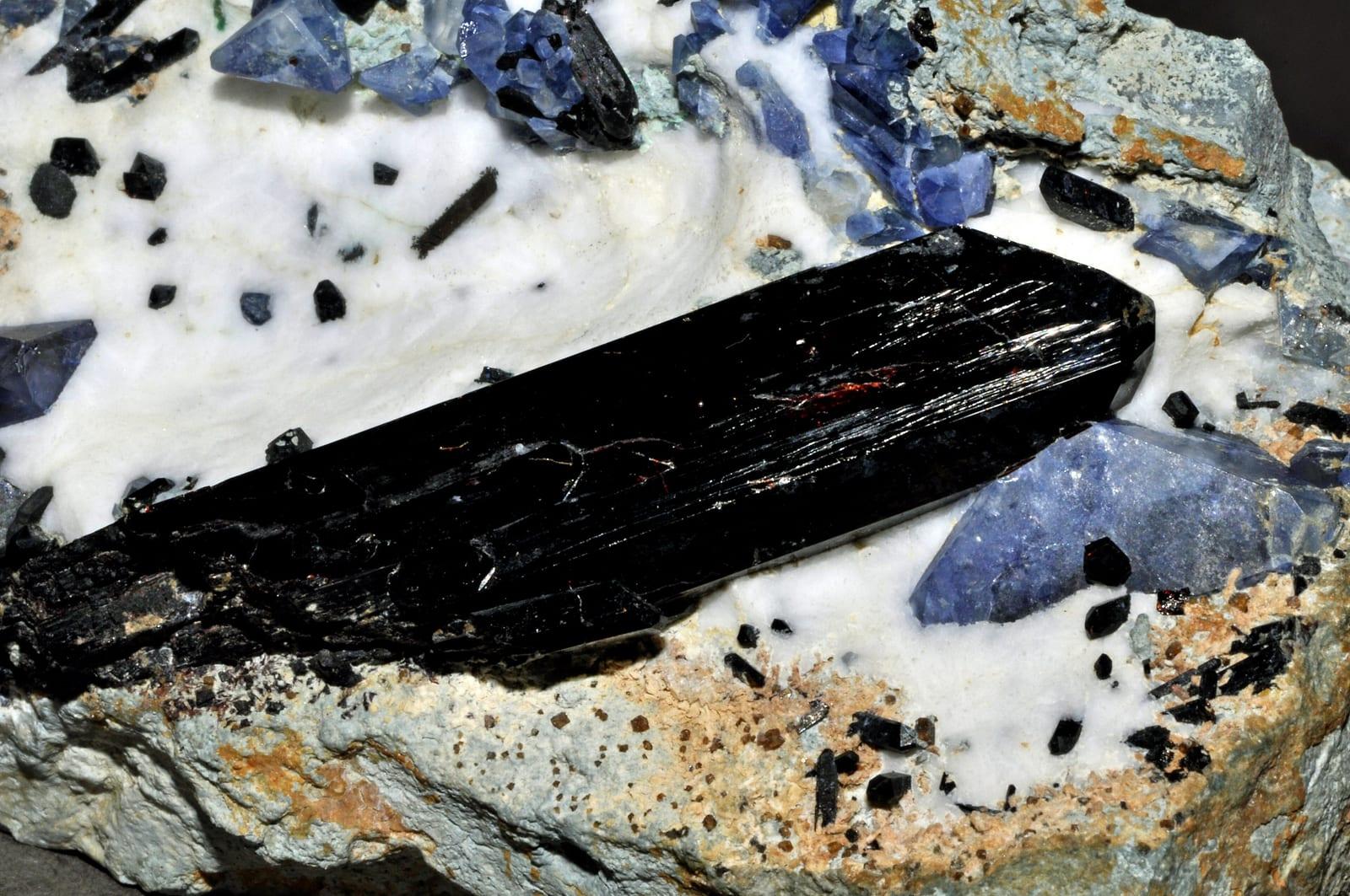 Neptunite mineral