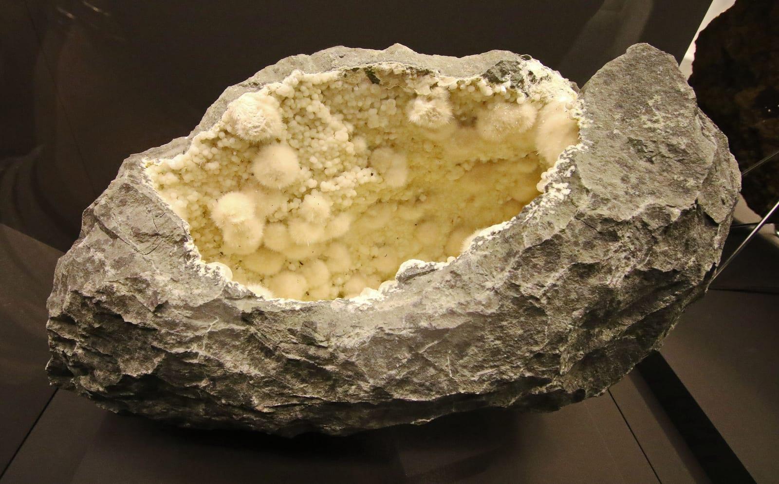 Okenite mineral