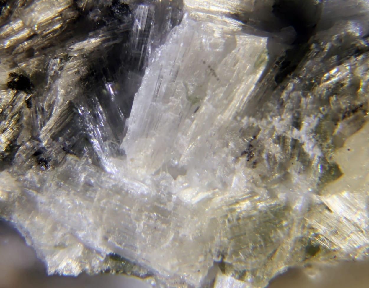 Pseudowollastonite mineral
