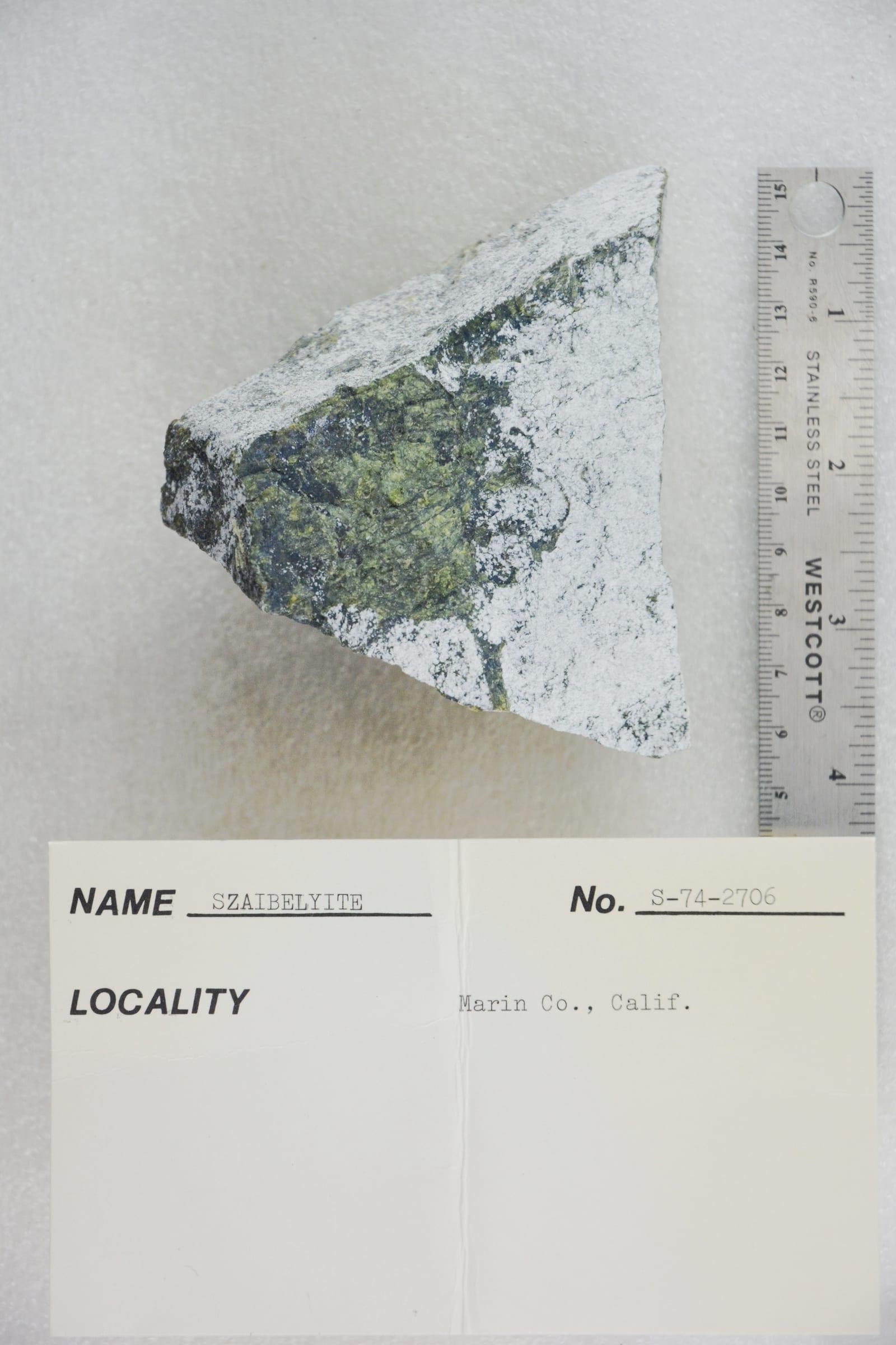 Szaibelyite mineral