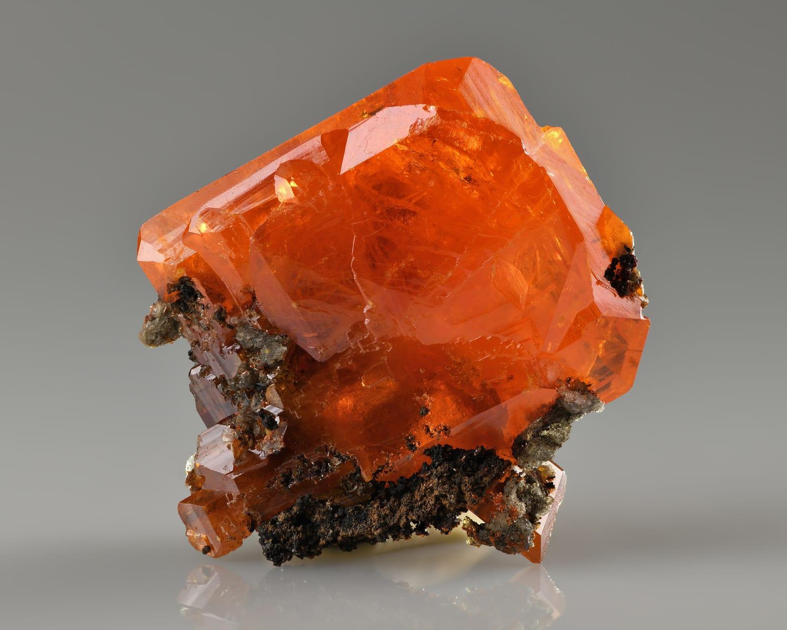 Wulfenite mineral