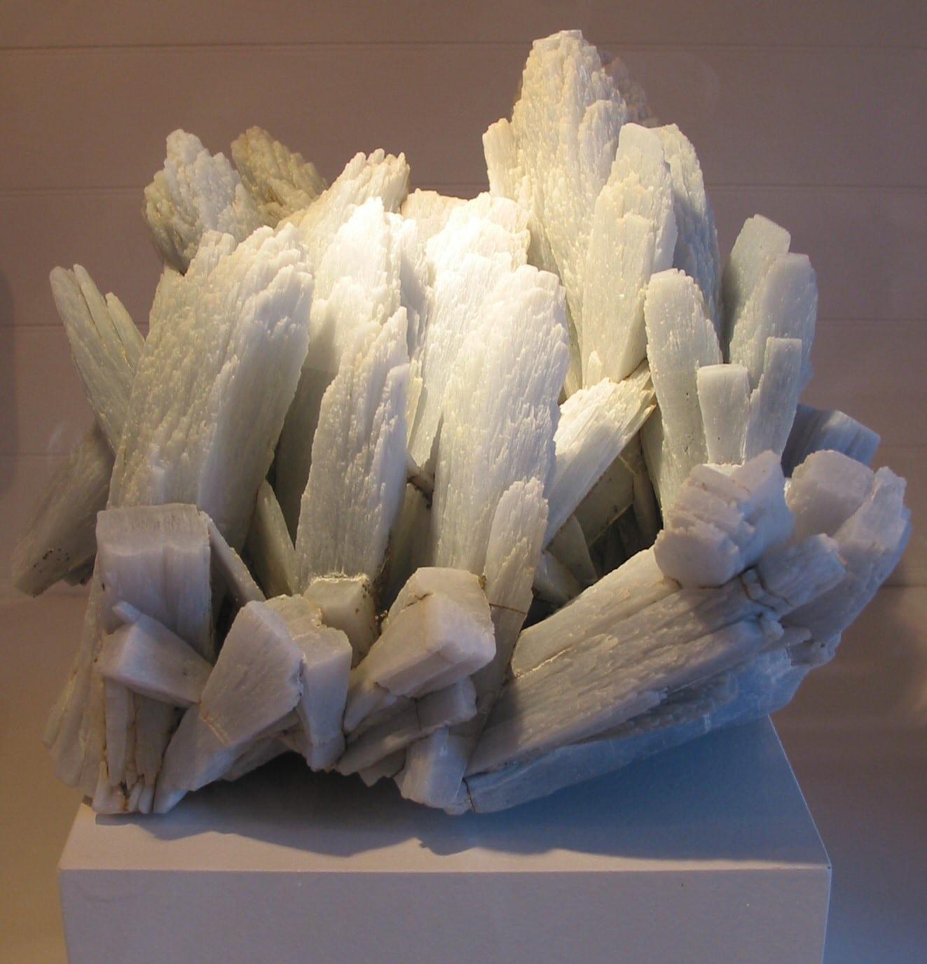 Anhydrite mineral