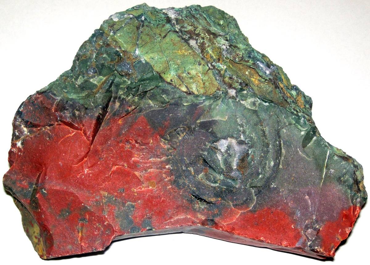 Bloodstone showing green plasma over red jasper