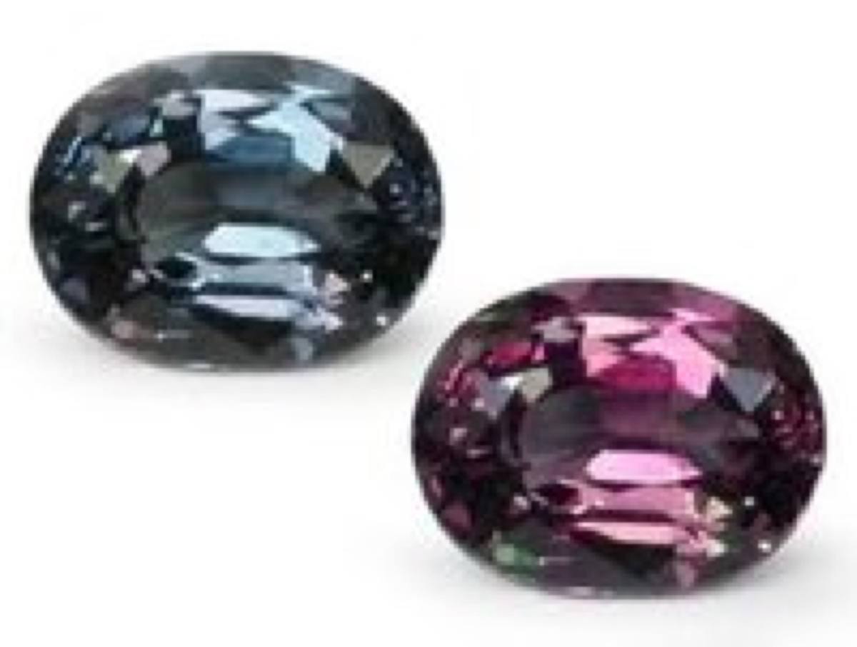 Colour-change garnet: blue-grey in daylight, magenta under incandescent light