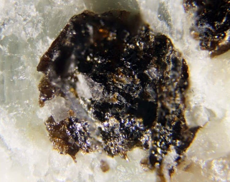 Davidite-(Ce) mineral
