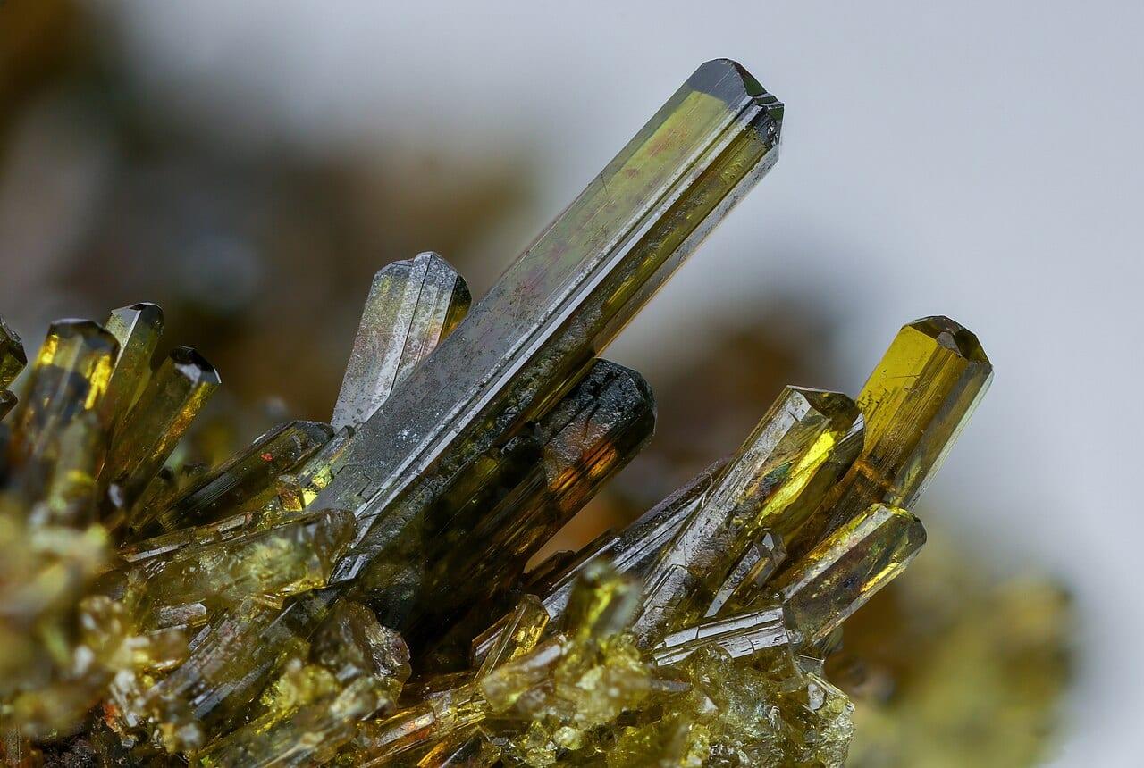 Epidote-(Sr) mineral