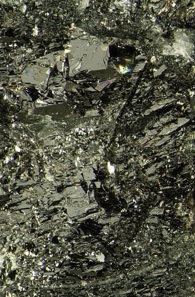 Ferri-kaersutite mineral