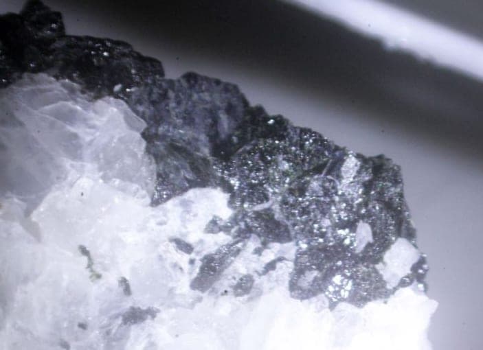 Ferri-katophorite mineral