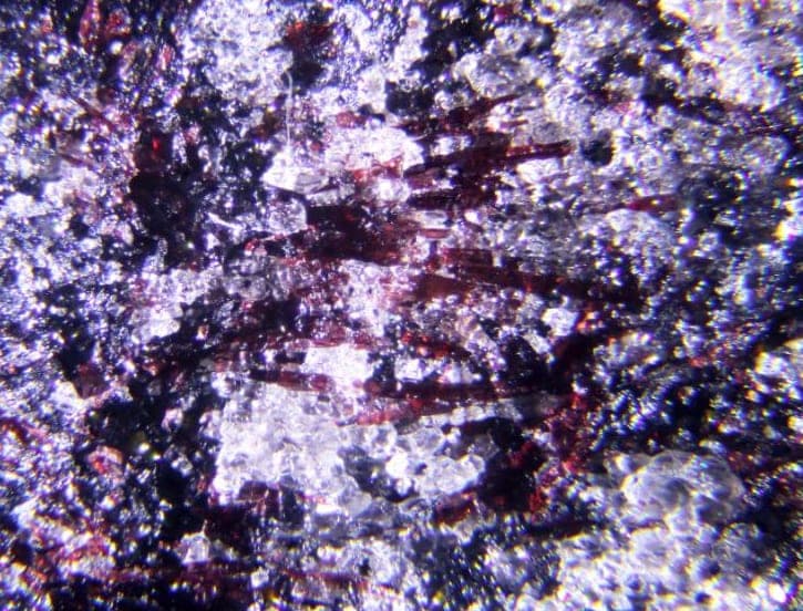 Ferri-leakeite mineral