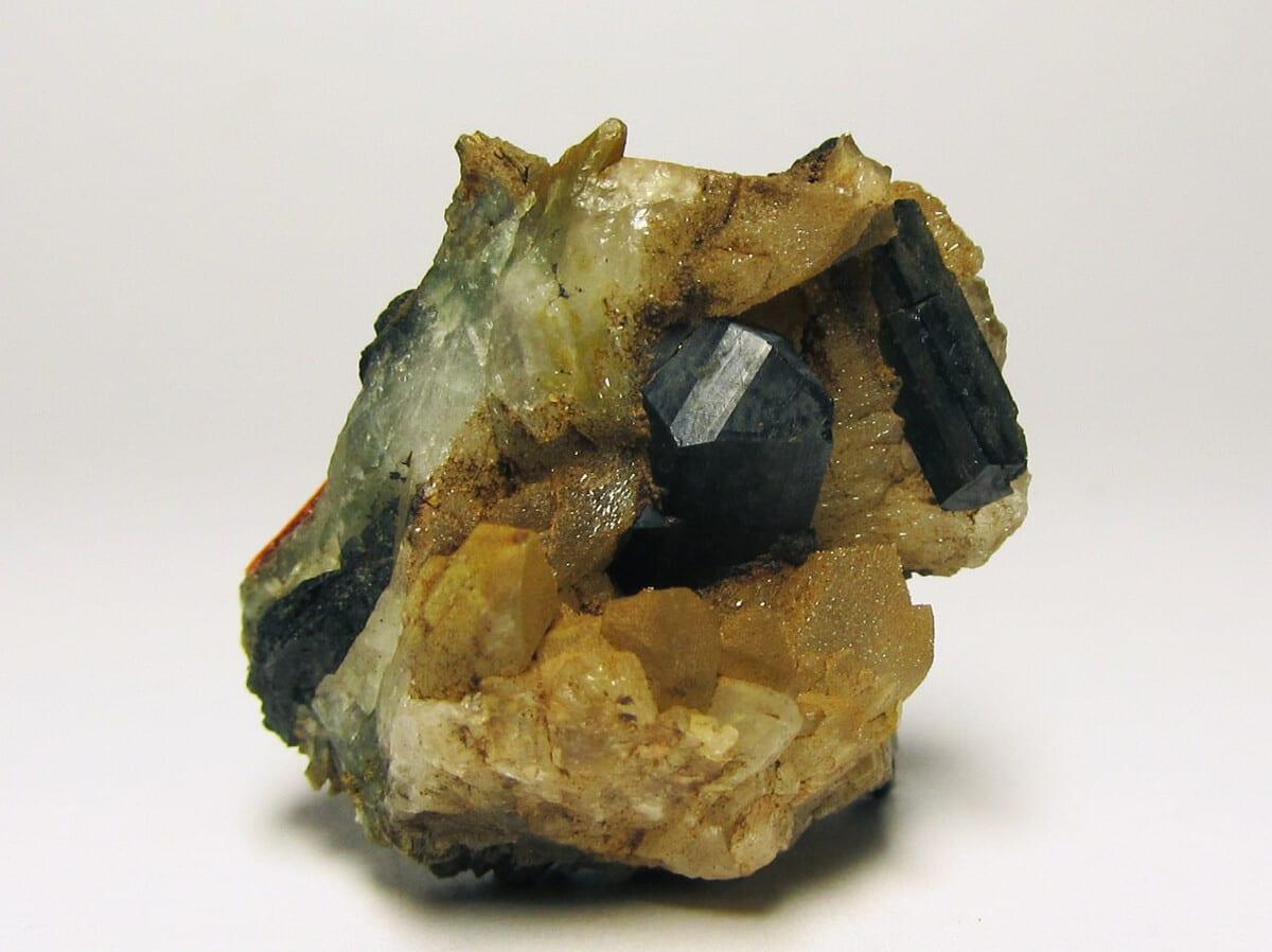 Fluor-dravite mineral