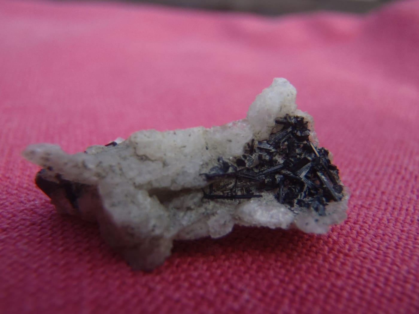 Fluor-schorl mineral