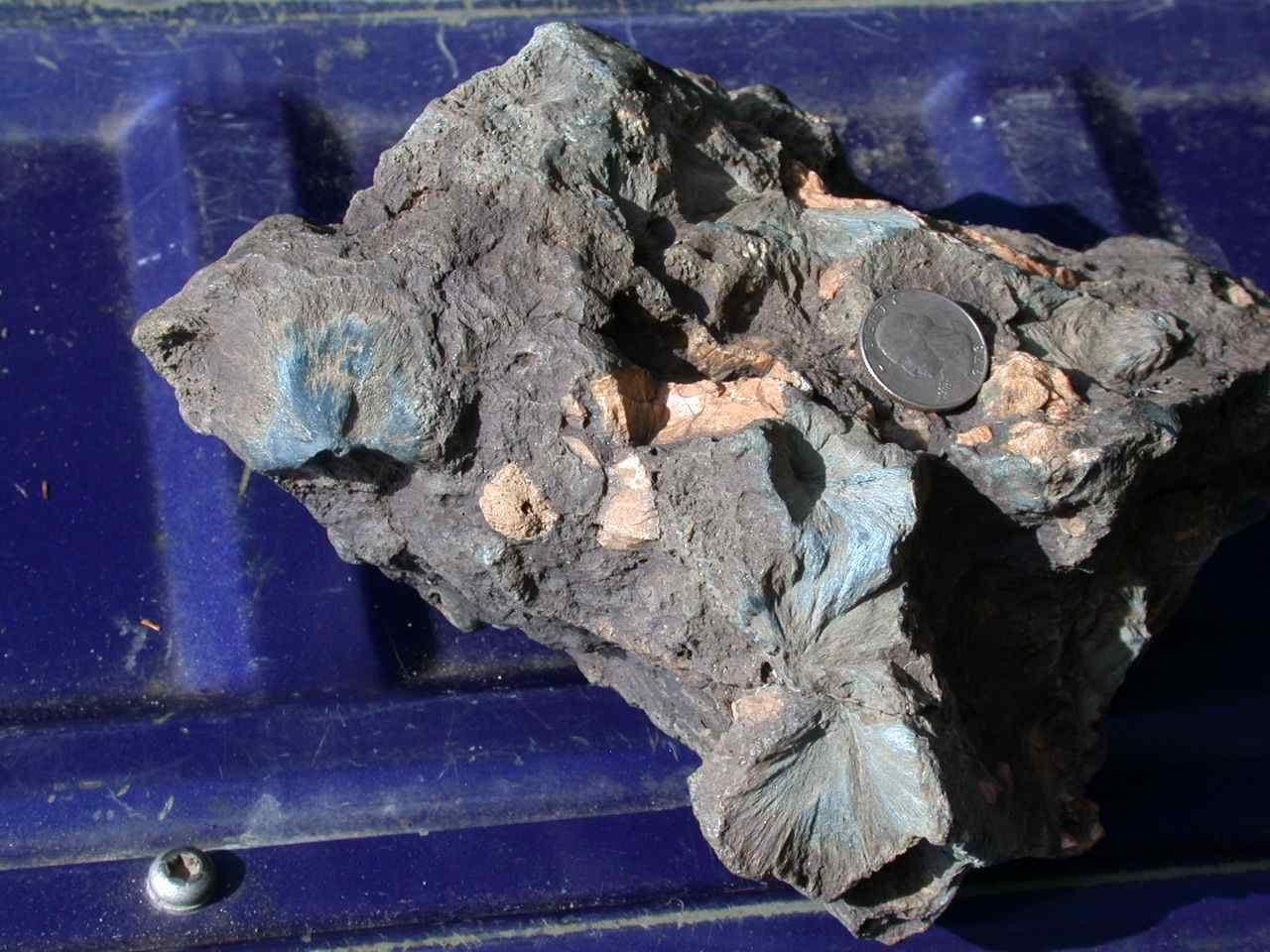 Fluoro-riebeckite mineral