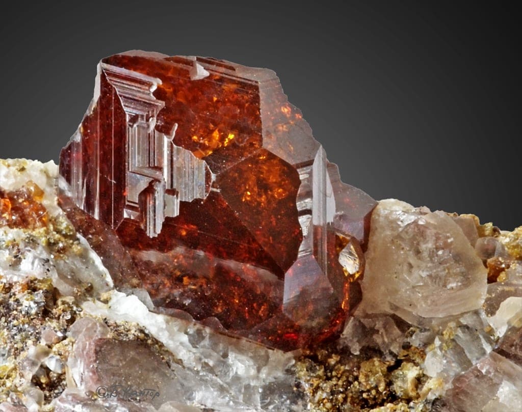Garnet mineral