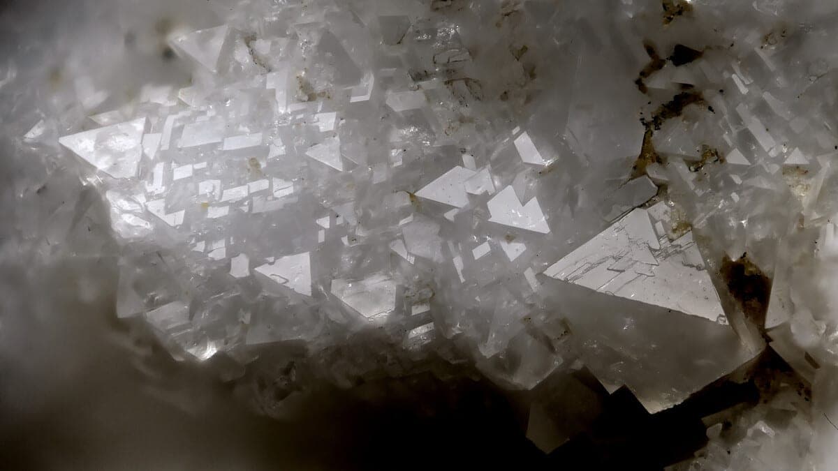 Gismondine-Ca mineral