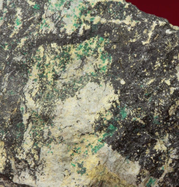 Håleniusite-(La) mineral