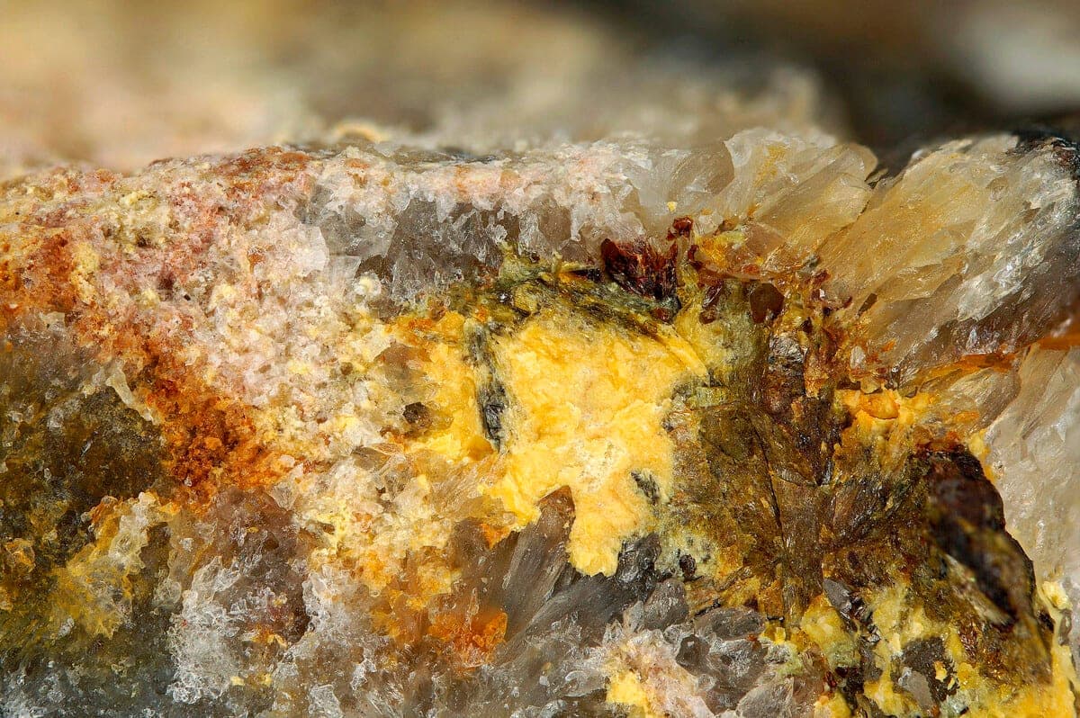 Hügelite mineral