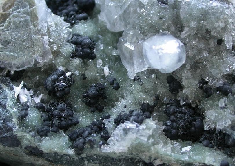 Julgoldite-(Fe2+) mineral