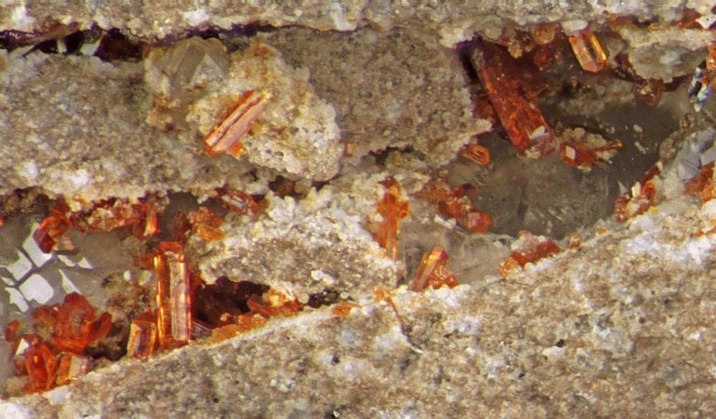 Labuntsovite-Fe mineral