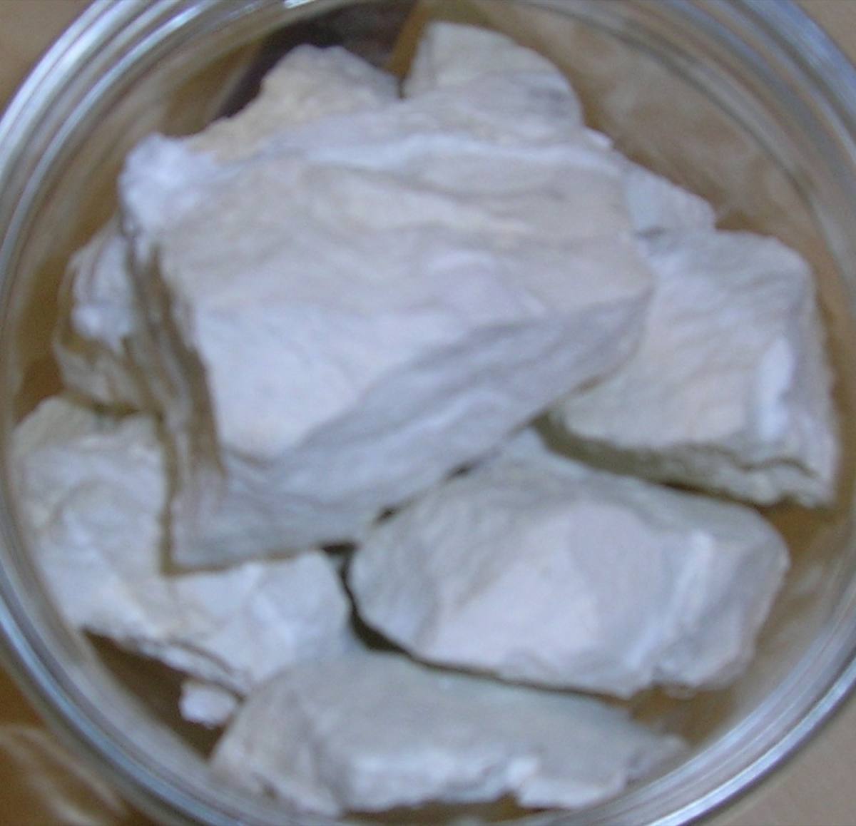 Quicklime (calcium oxide) lumps