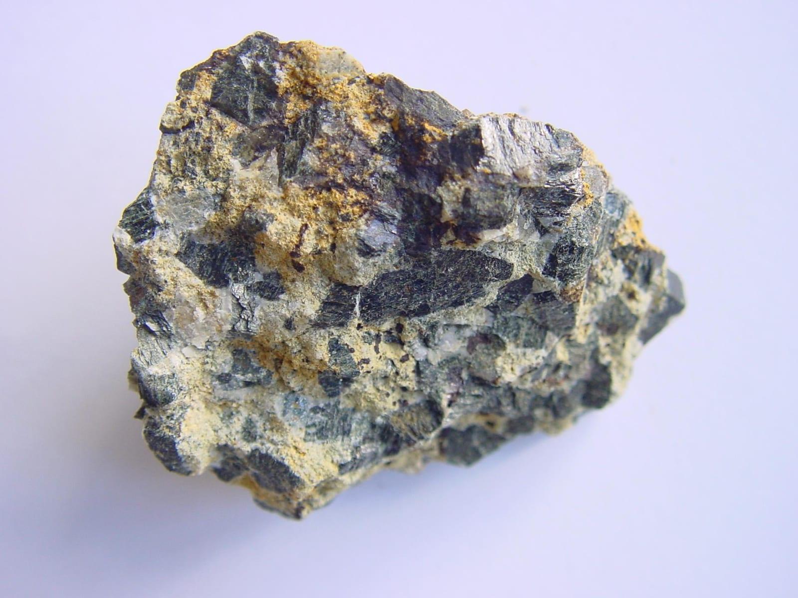 Magnesio-hastingsite mineral