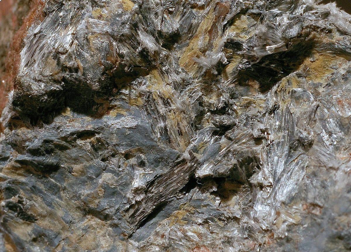 Magnesio-riebeckite mineral
