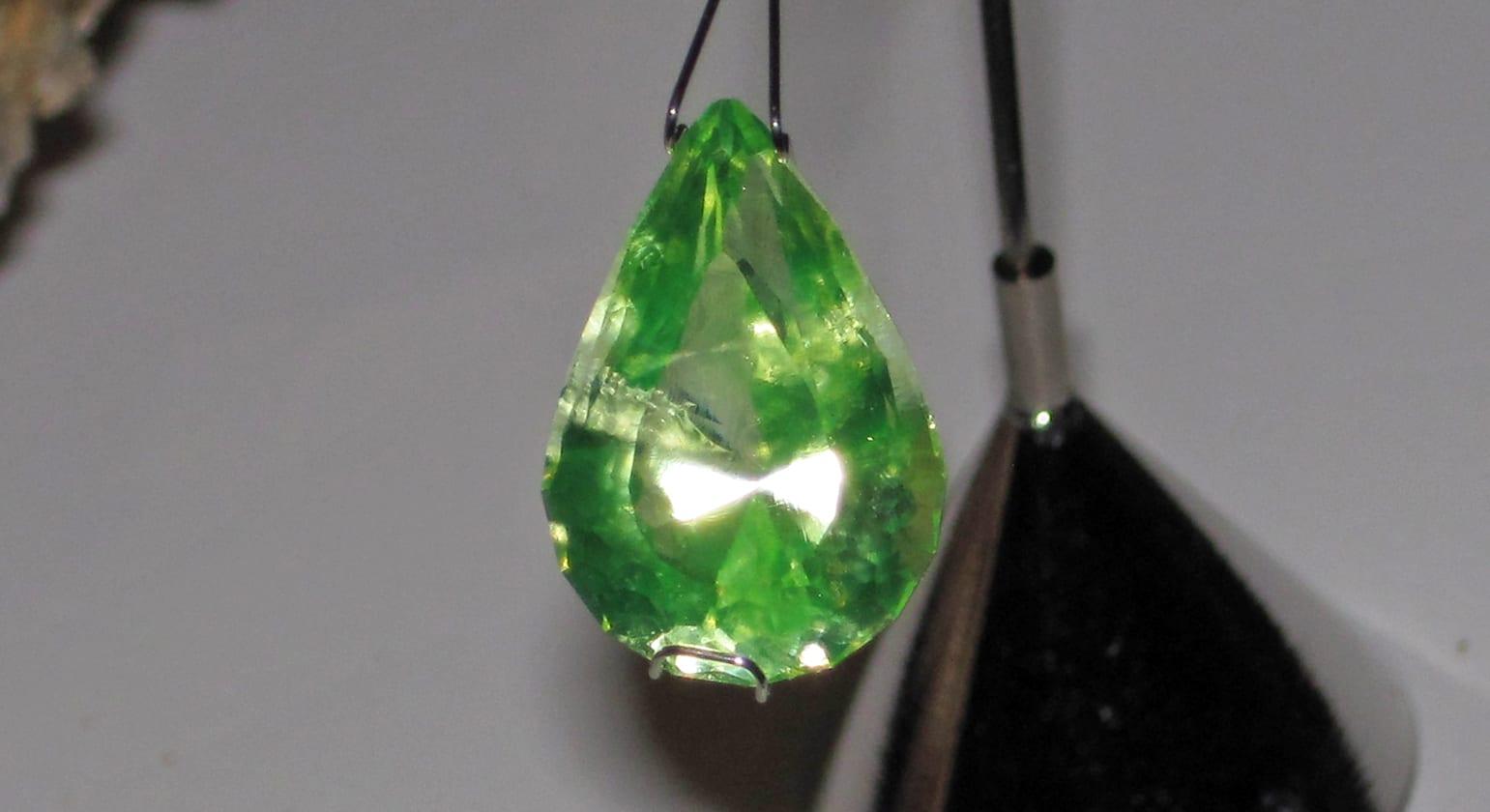 Mexican Opal gemstone, Luminescent hyalite opal (Sierra Madre Occidental Volcanic Province, mid Tertiary; Zacatecas, Mexico)