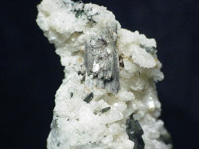 Monteregianite-(Y) mineral